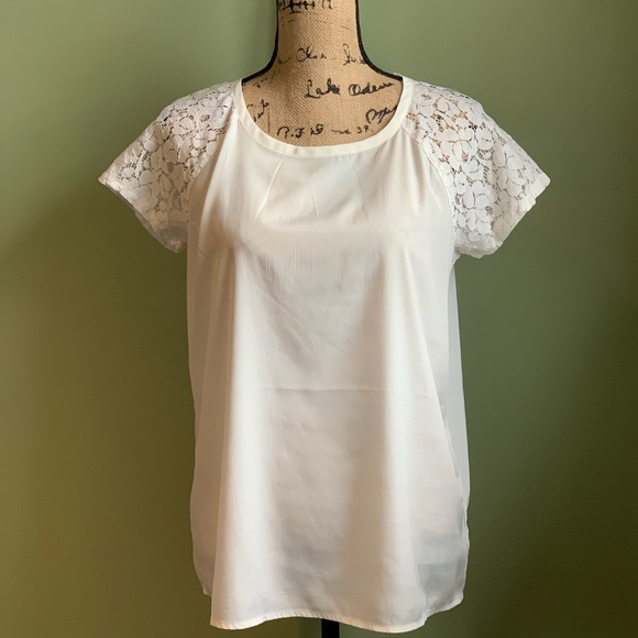 Old Navy Tops - NWOT Old Navy Blouse with Lace Sleeves